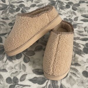 BearPaw Plush Sherpa Slip-Ons in Light Beige with Striped Trim